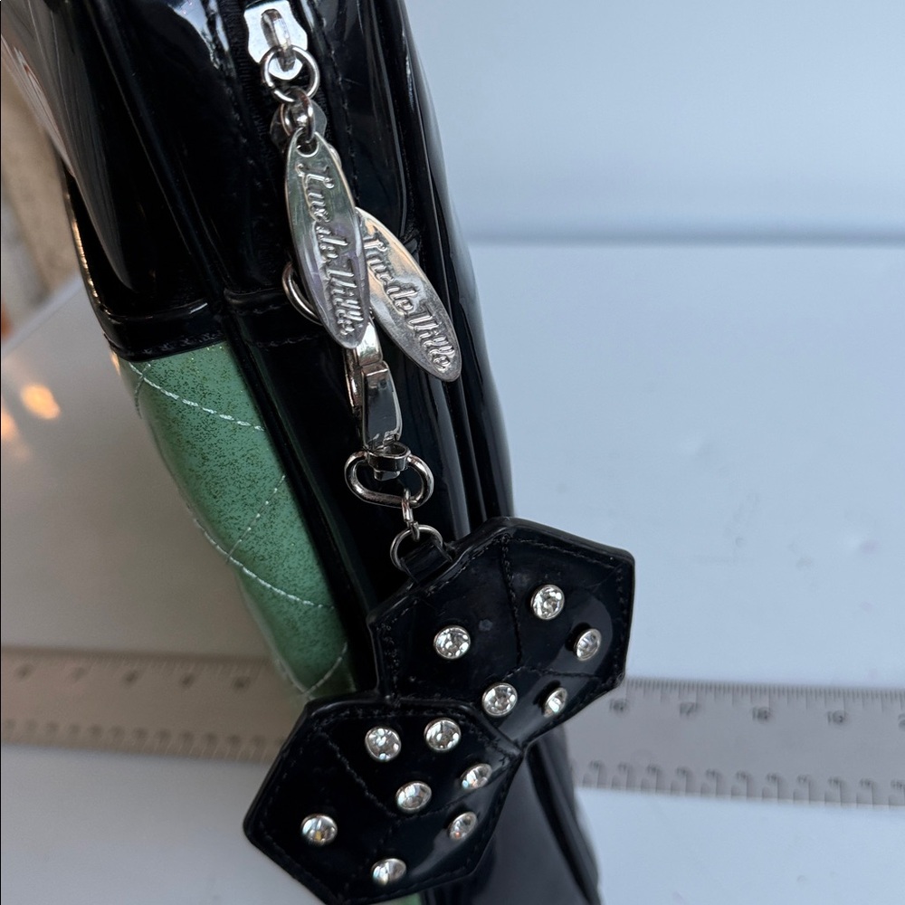 LUX DE VILLE LUCKY ME MESSENGER LAPTOP BAG SPARKLE GREEN PATENT LEATHER BLACK - Picture 15 of 15